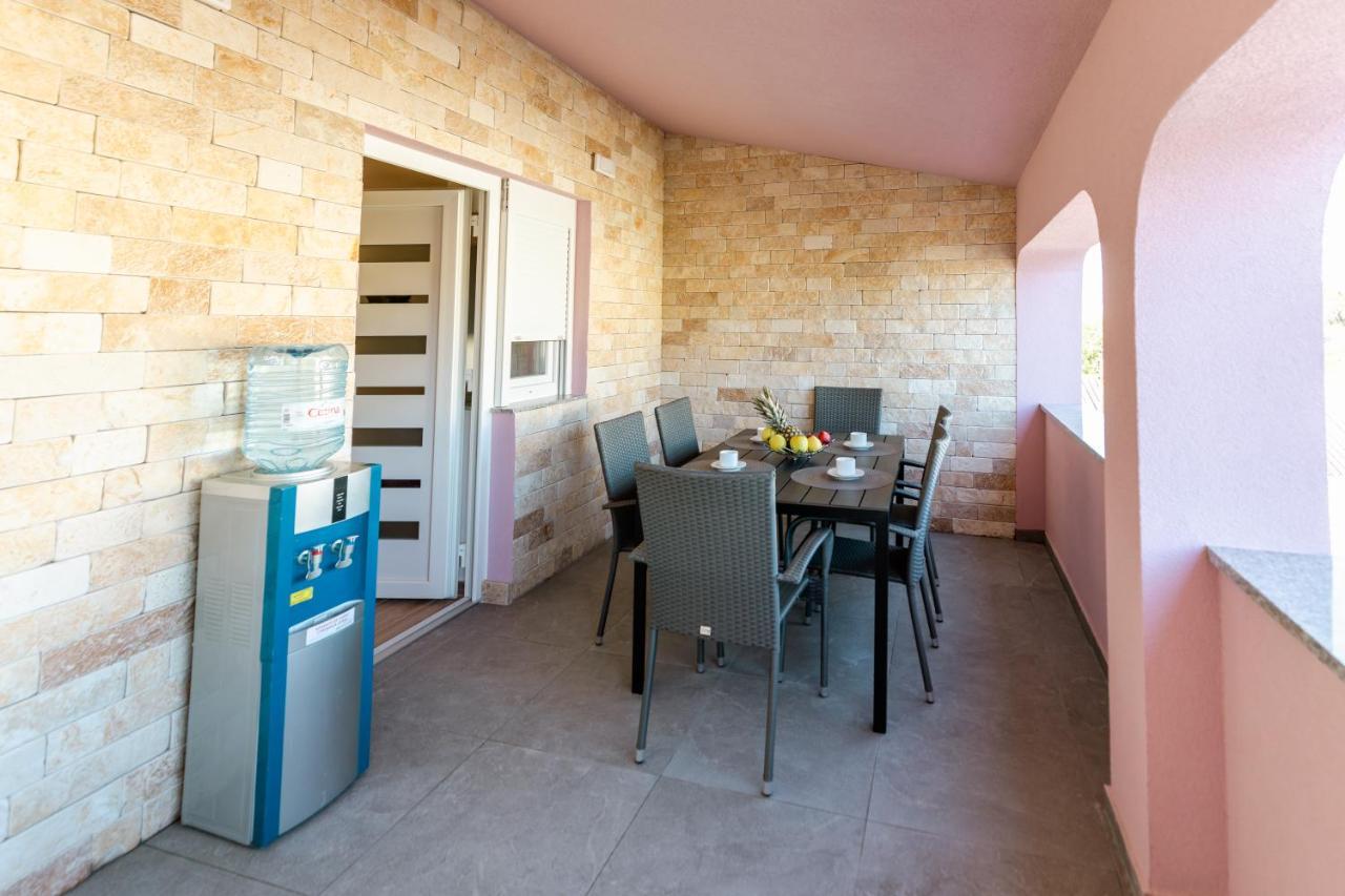 Apartman Laura Vir Kültér fotó